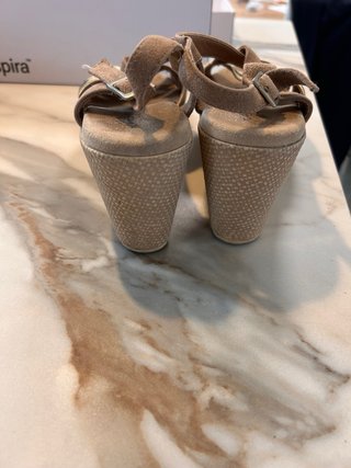 Zapatos Pitillos Talla 39 Beige y Dorado