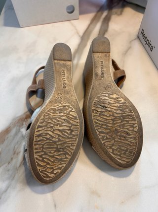 Zapatos Pitillos Talla 39 Beige y Dorado