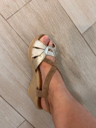Zapatos Pitillos Talla 39 Beige y Dorado