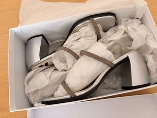 Sandalias Bimba y Lola T36 Plata