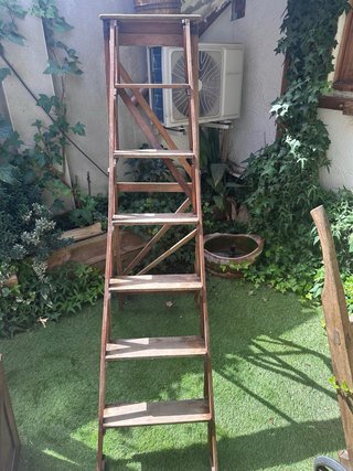 Escalera de madera plegable
