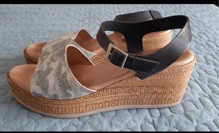 Sandalias ISSA MI negras y plata Talla 40