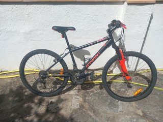 Bicicleta B'Twin Negra y Naranja