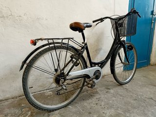 Bicicleta Paseo Negra Cesta Delantera y Parrilla
