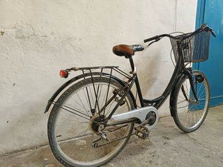 Bicicleta Paseo Negra Cesta Delantera y Parrilla