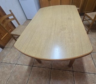 Mesa de cocina madera + 4 sillas extensible a 2 M.