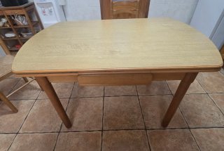 Mesa de cocina madera + 4 sillas extensible a 2 M.