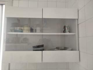 Armario de cocina con puertas de cristal