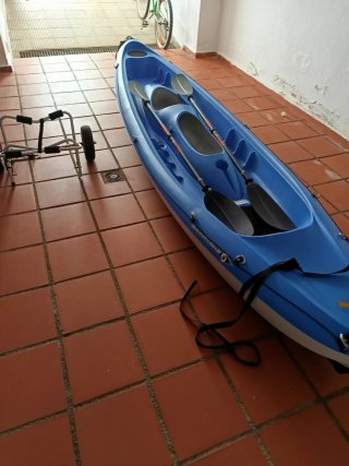 Kayak familiar rígido azul