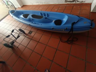 Kayak familiar rígido azul
