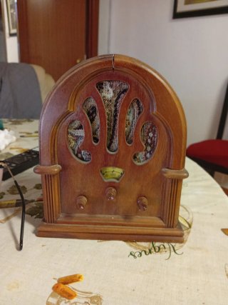 Radio antigua de madera antigua