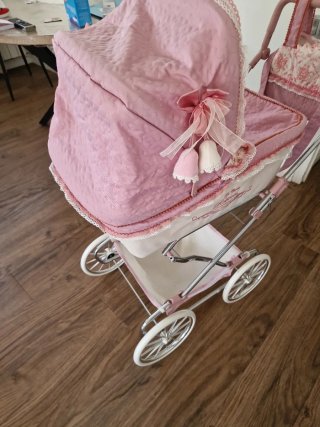 Cochecito bebé reborn rosa