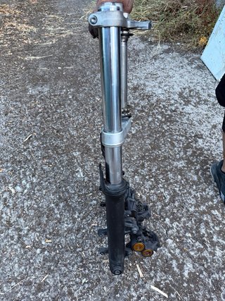 Suspensión T-max con Pinza Freno