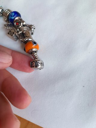 Pulsera de charms multicolor y plata