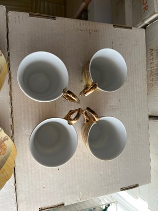 Juego 4 tazas y platillos porcelana oro peach