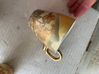 Juego 4 tazas y platillos porcelana oro peach