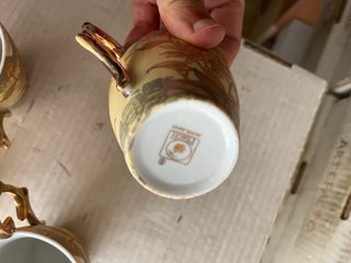 Juego 4 tazas y platillos porcelana oro peach