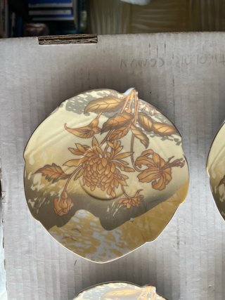 Juego 4 tazas y platillos porcelana oro peach