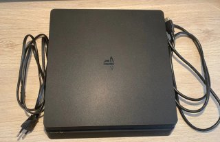 PS4 Slim 1TB + Controller + WWE 2K20