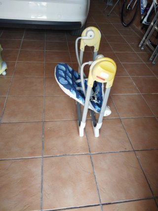 Mecedora para bebé azul con estampado