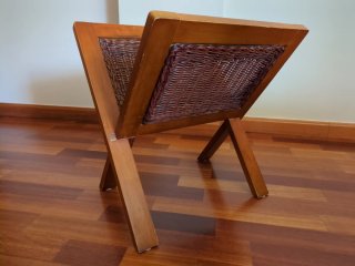 Revistero madera y ratán plegable vintage