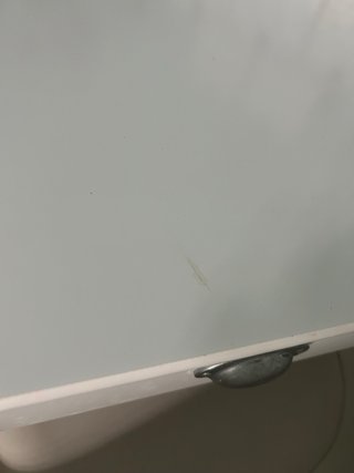 Escritorio esquinero blanco con silla