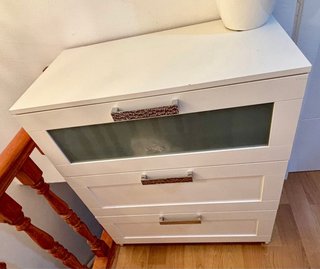Cómoda blanca Ikea con espejo