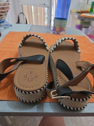 Sandalias Popa Beige y Negro