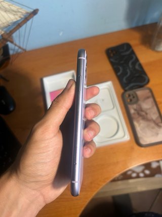 iPhone 11 128GB + 2 Cover