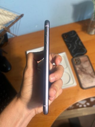 iPhone 11 128GB + 2 Cover