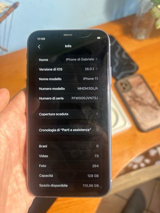 iPhone 11 128GB + 2 Cover