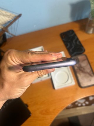 iPhone 11 128GB + 2 Cover