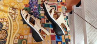 Sandalias Lumel Tiras Beige Blanco Talla 37