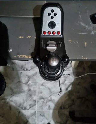 Volante Logitech G25 con Pedales y Palanca