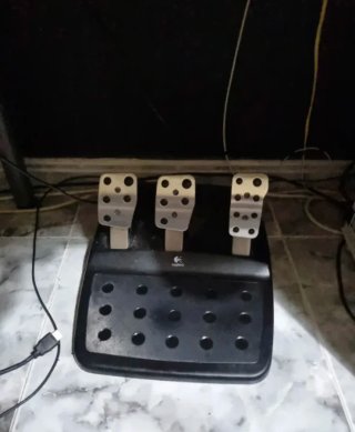 Volante Logitech G25 con Pedales y Palanca
