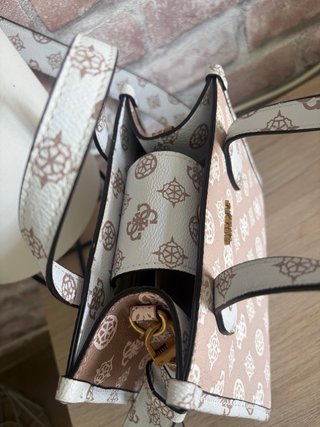Bolso Guess beige y blanco