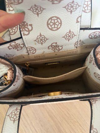 Bolso Guess beige y blanco