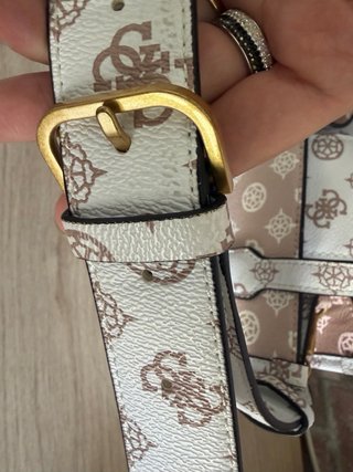 Bolso Guess beige y blanco