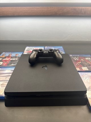 PS4 (PlayStation 4) + Controller + 6 Giochi