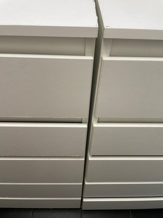 Cajonera de madera blanca. Son dos