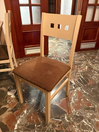 Mueble salón y mesa con sillas