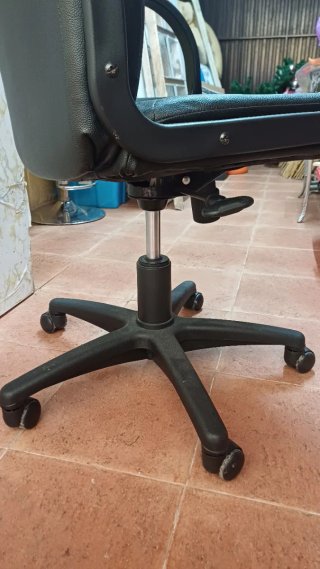 Silla de oficina negra