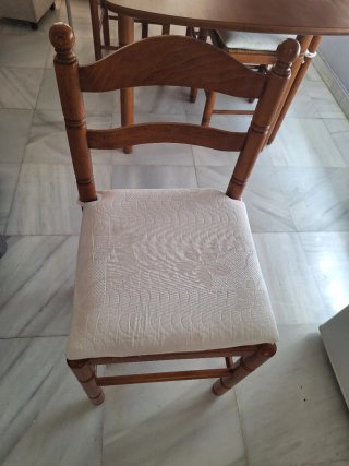 Mesa de comedor y 6 sillas de madera
