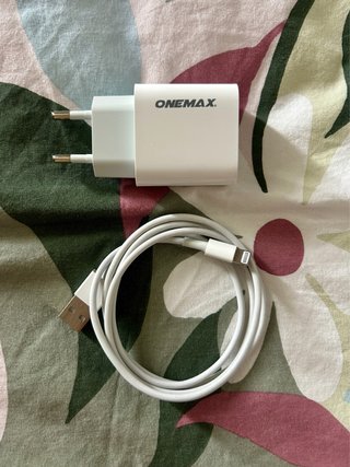 Cargador ONEMAX USB 3.1A + Cable Apple Lightning