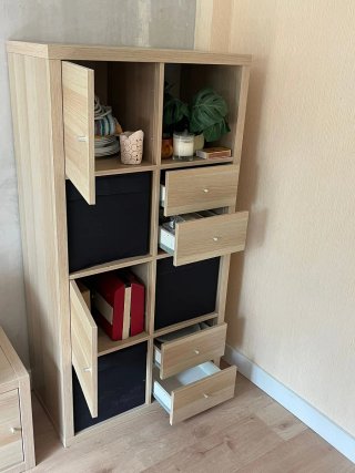 Muebles Kallax Ikea color roble.