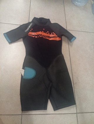 Traje de surf Tribord negro y naranja para niño