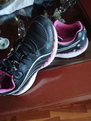 Zapatillas deportivas Puma negras y rosas