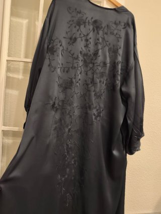 Kimono negro bordado