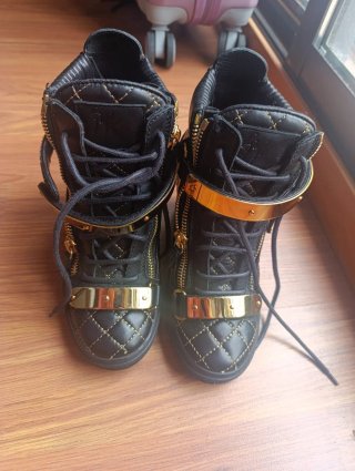 Botas Giuseppe Zanotti Talla 37 Negro/Dorado