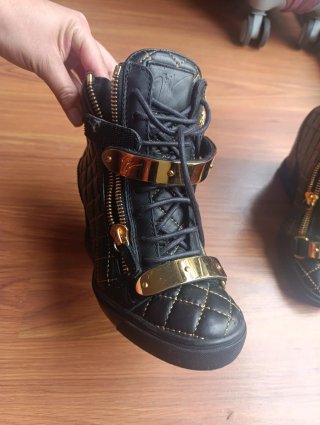 Botas Giuseppe Zanotti Talla 37 Negro/Dorado